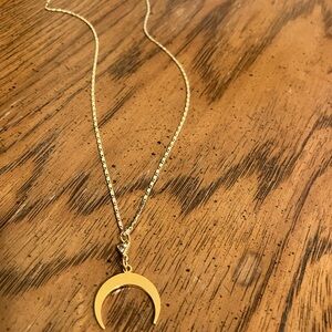 Elegant Gold Pendant Necklace